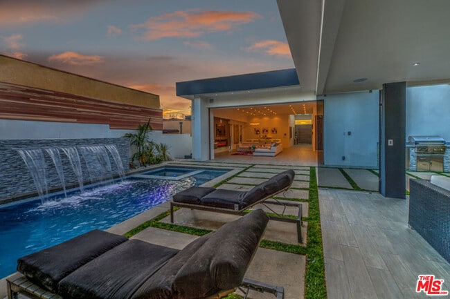 Primary Photo - 658 N Edinburgh Ave