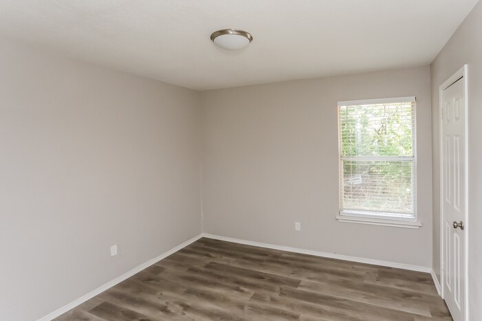 Building Photo - 6504 Pilgrim Ln