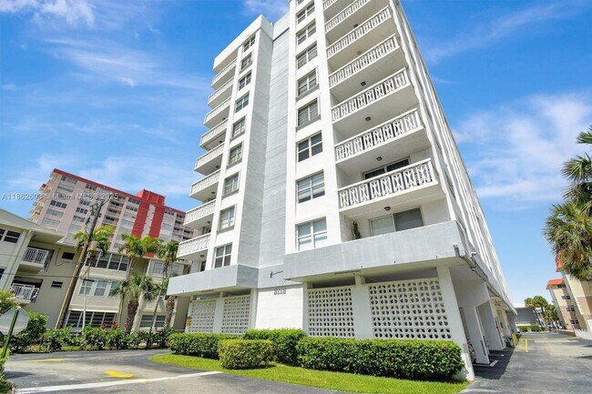 Building Photo - 3113 S Ocean Dr