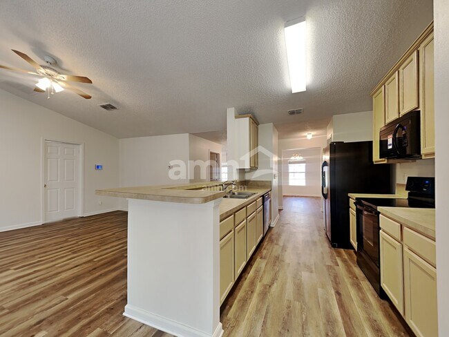 Building Photo - 2661 Fox Creek Dr E