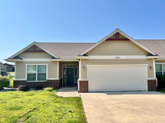 Primary Photo - 3 Bed Townhome in Excellent West Side Location!