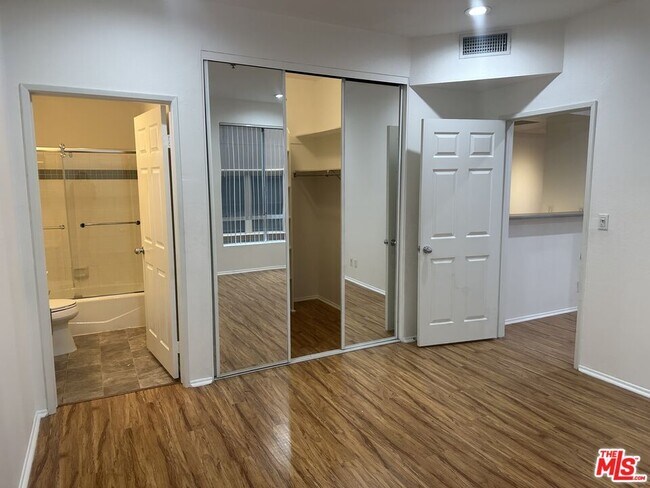 Building Photo - 8614 Burton Wy