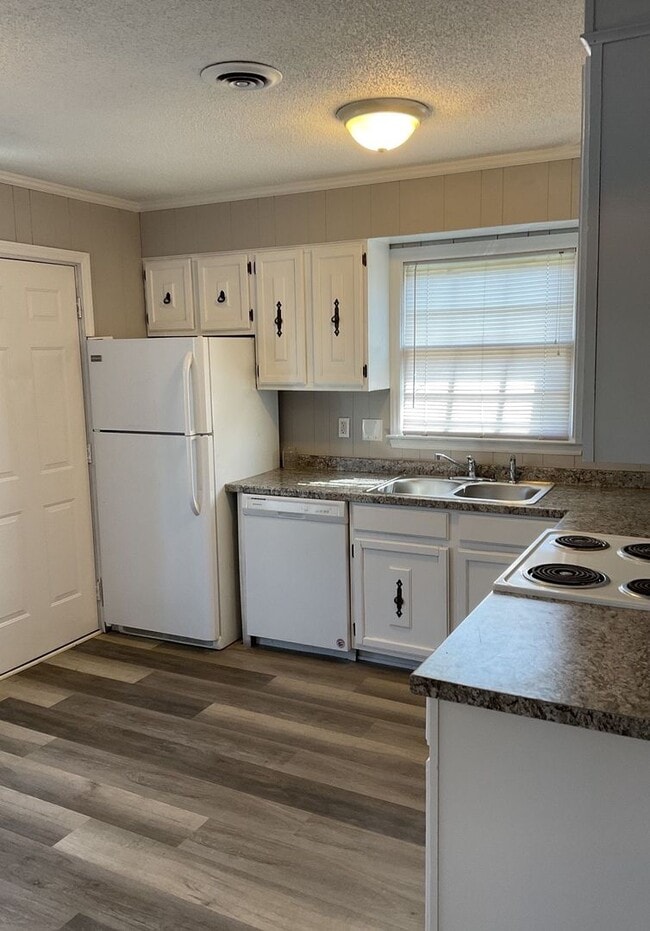 Building Photo - Available Now!!  Walking Distance to Downtown Bessemer City