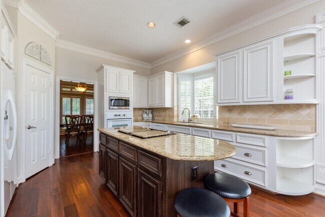 Building Photo - 4915 Keneshaw St