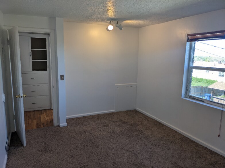 Building Photo - 651 N 200 W