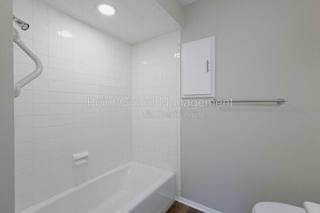Building Photo - 1828 W 18th St N