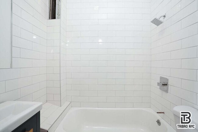 Building Photo - 4 bedroom in BROOKLYN NY 11221