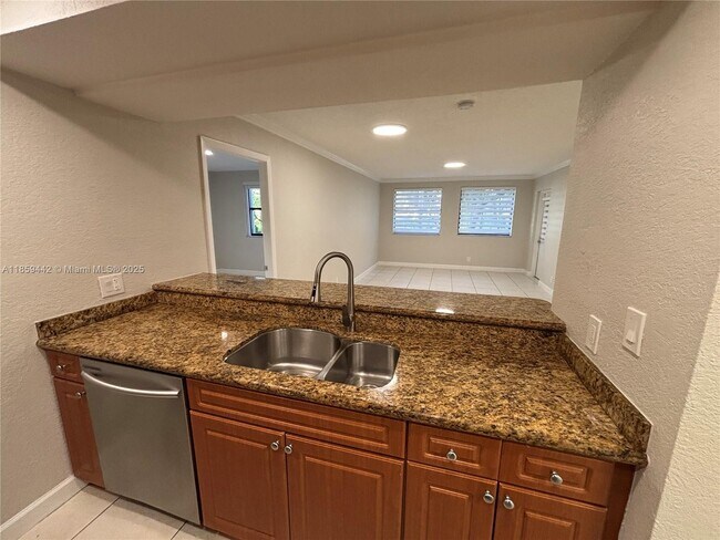 Building Photo - 8180 Geneva Ct