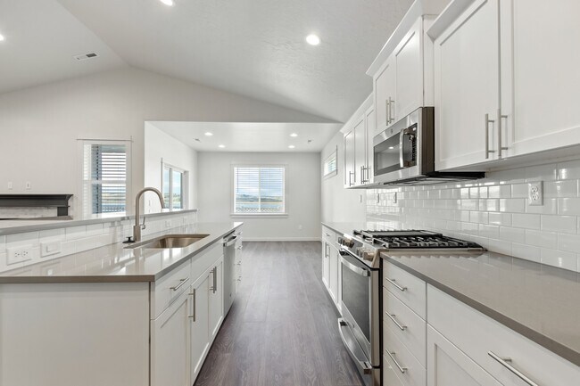 Building Photo - 7565 W Itasco Dr