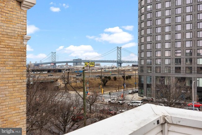 Building Photo - 211 Green St