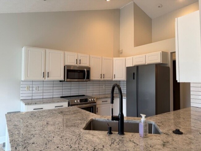 Building Photo - 3 Bed 1 Bathroom Single Family Home Available in Miamisburg*