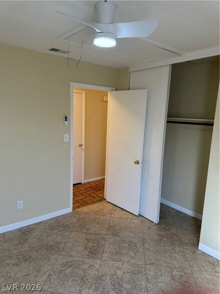 Building Photo - 1390 Hialeah Dr