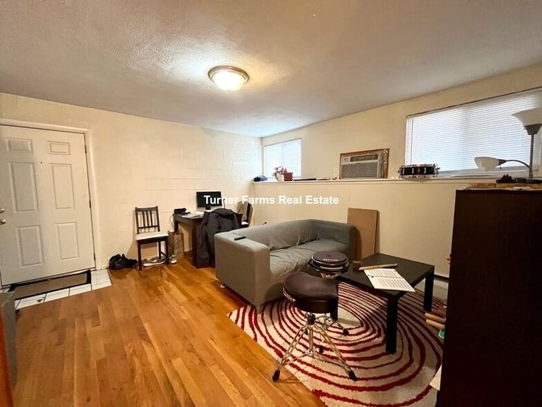 Building Photo - 108 Perkins St