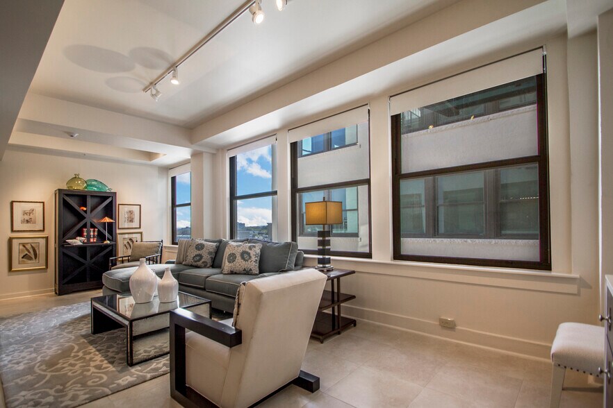 Building Photo - 221 W 2nd St