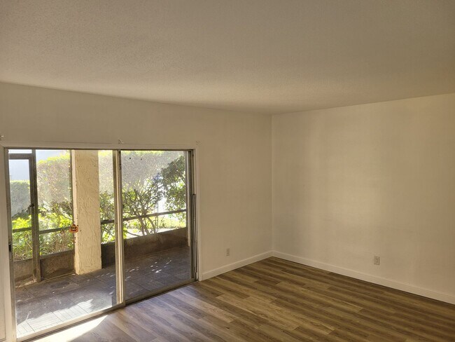 Building Photo - FOR RENT!!! BEAUTIFUL AND SPACIOUS 1 BED 1 BATH CONDO (MOVE IN SPECIAL)...