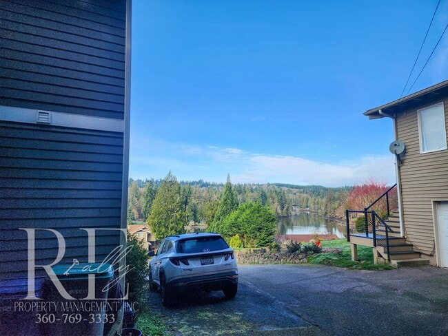 Building Photo - Furnished Poulsbo 1BR with Water Views + F...