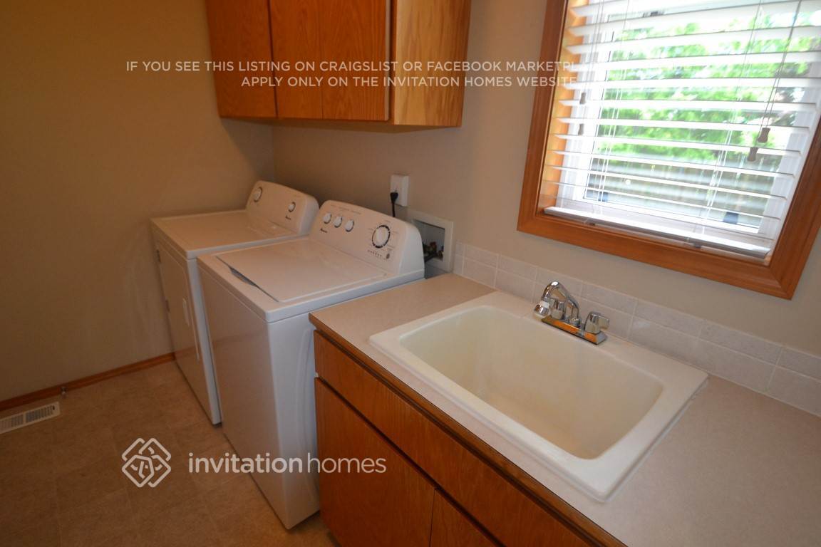 Building Photo - 1705 Peach Park Ln