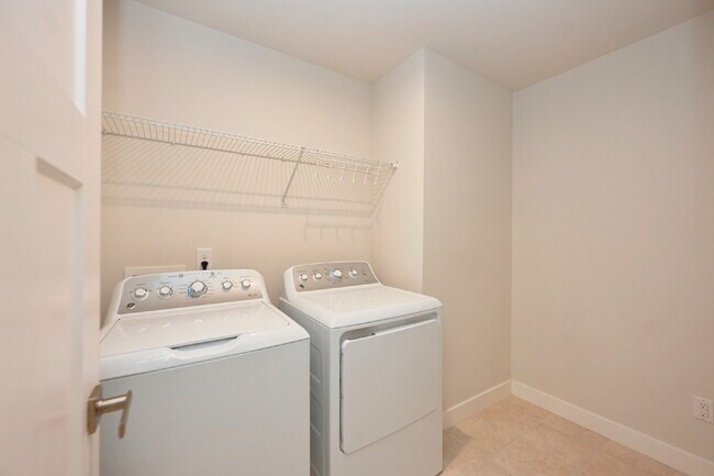 Building Photo - Rent to Own Option - Beautiful, like new 3BR/2.5BA townhouse in Goodlettsville