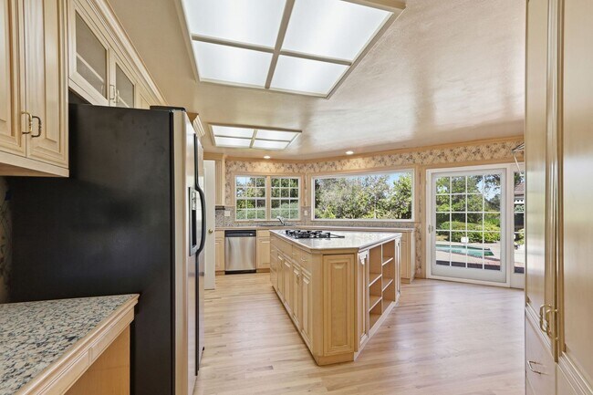 Building Photo - Stunning 3,488 Sq. Ft. Home with Pool & 3-...