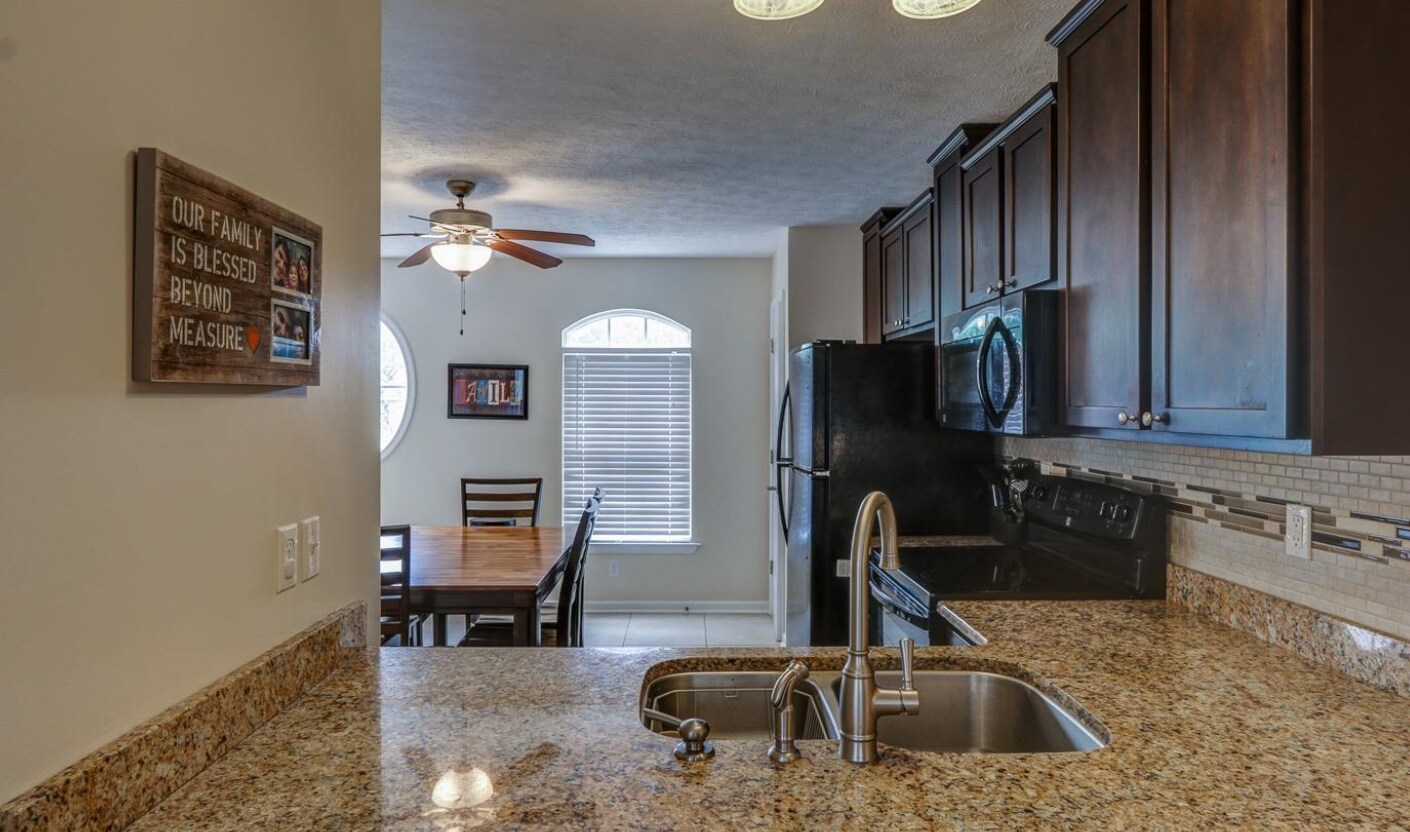 Building Photo - 27 Gloucester Dr