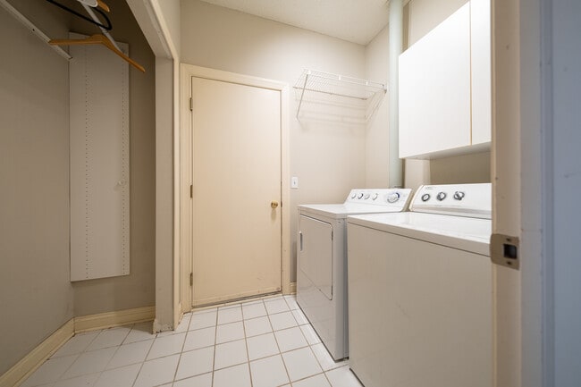 Building Photo - 17870 Cobblestone Way