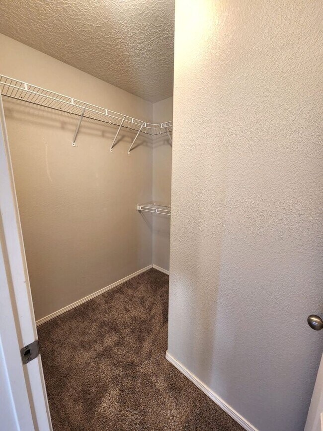 Building Photo - Amazing 3 bedroom on Westside! Coors/Ladera. Close to Petroglyphs, I-40.