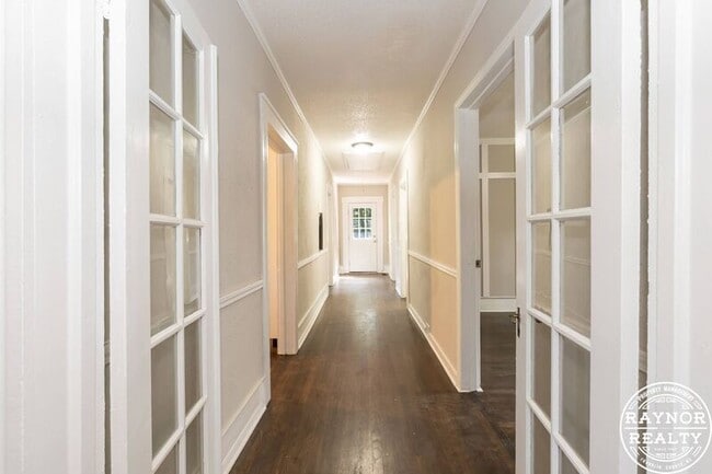 Building Photo - 223 S Main St