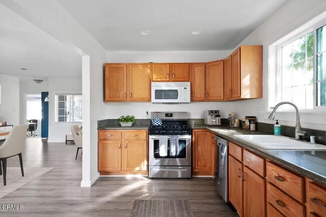 Building Photo - 6663 Sylvia Ave