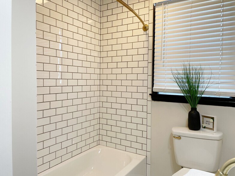 Building Photo - 500 5th St