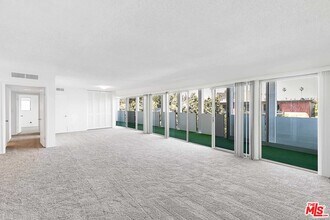 Building Photo - 825 S Gretna Green Way