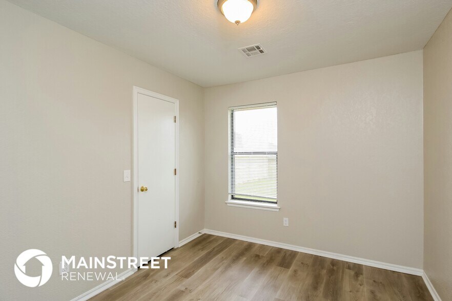 Building Photo - 6012 SE 83rd Pl