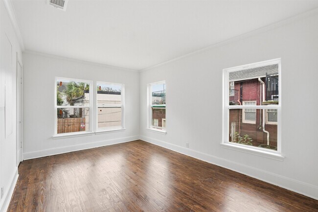 Building Photo - 612 W Alabama St