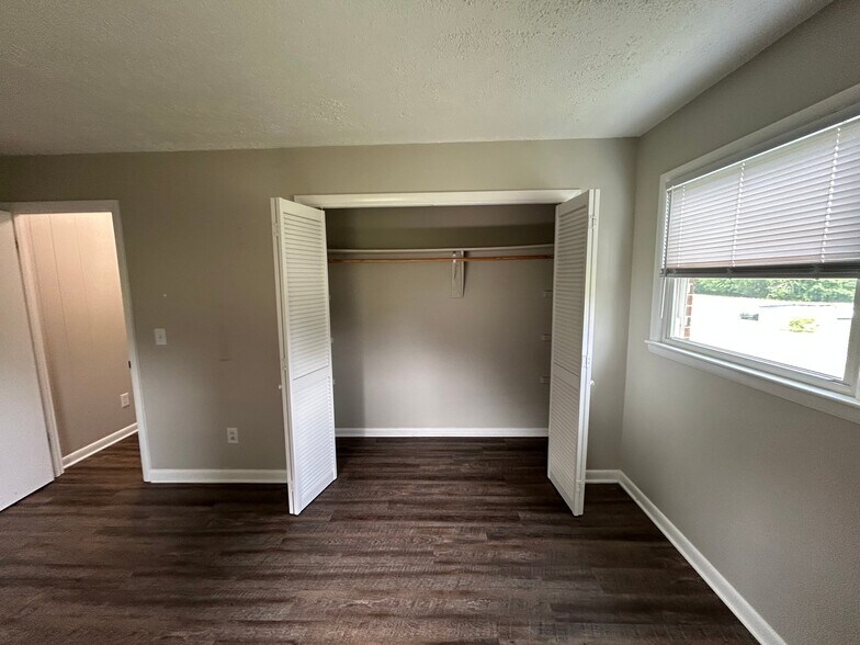Building Photo - 147 Riddleton Cir