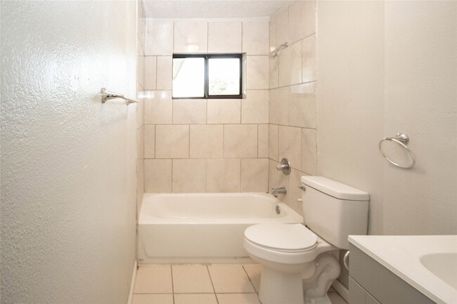 Building Photo - 10902 Mosscrest Dr