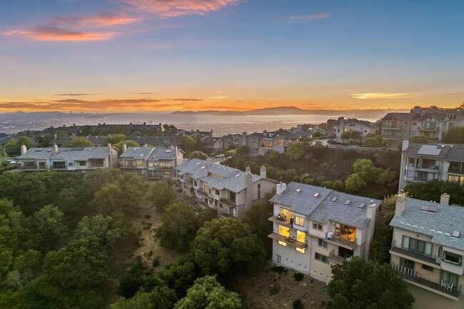 Building Photo - Spacious 4-Story Townhouse with Panoramic ...