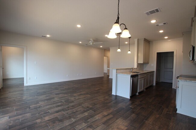 Building Photo - Luxury 3 Bedroom 2 Bath Townhomes in Bulla...