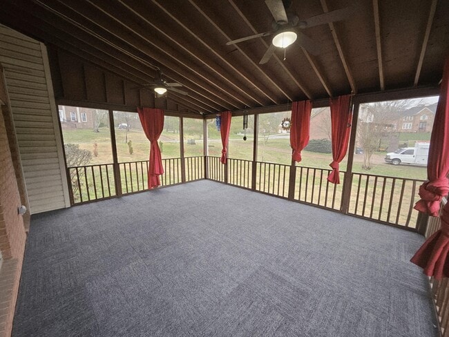 Building Photo - 208 E Bend Ct