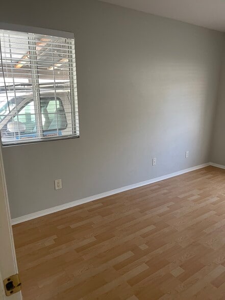 Building Photo - 1785 N Oxford Ave