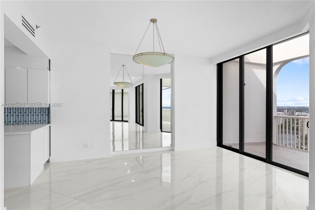 Building Photo - 2000 Island Blvd