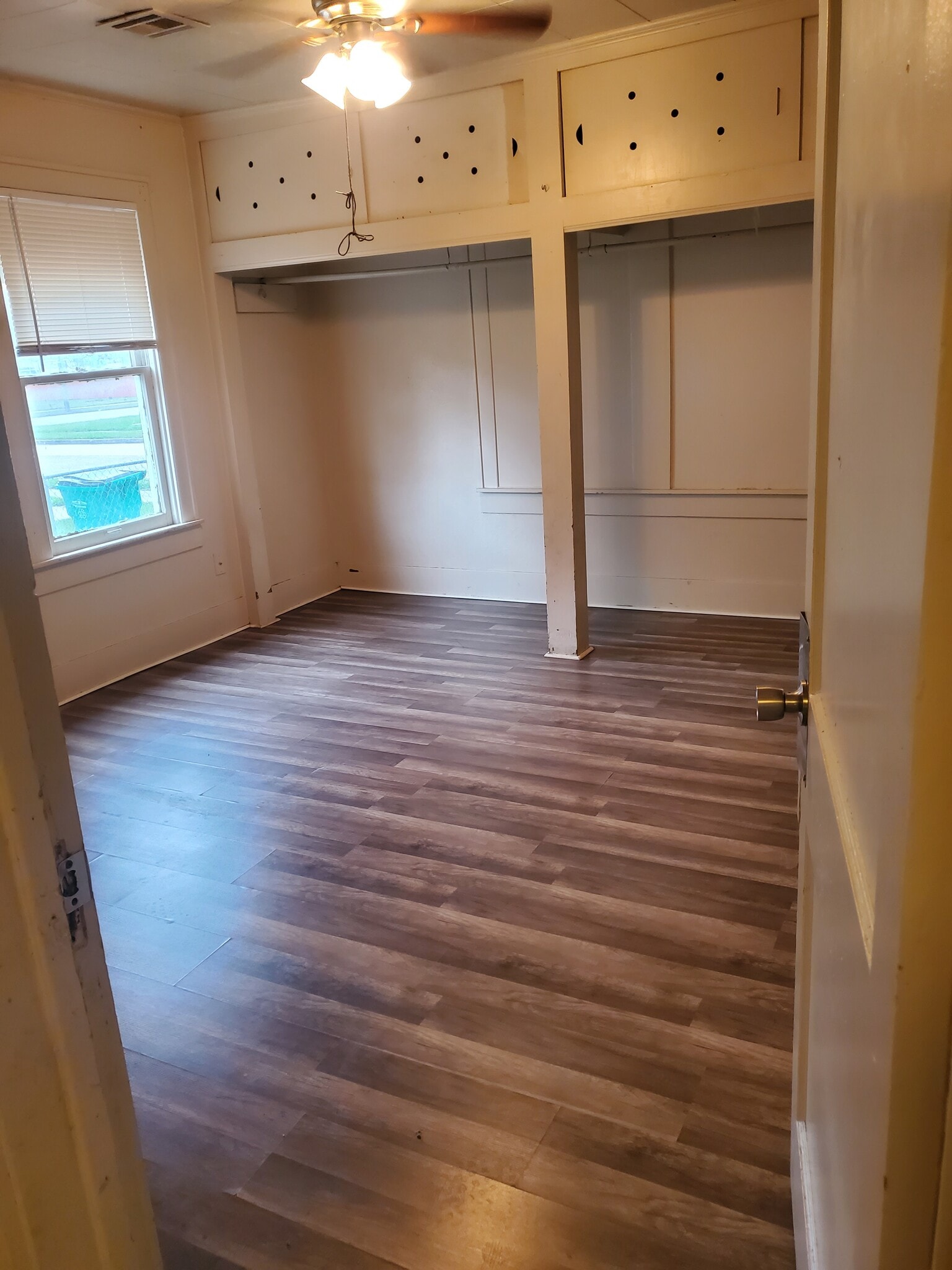 Bedroom - 222 W Murrill Ave