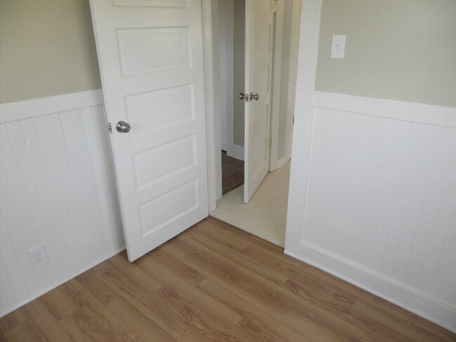 Building Photo - 324 Vista Pl