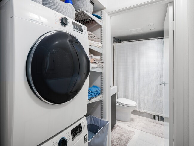 Building Photo - 1944 State St