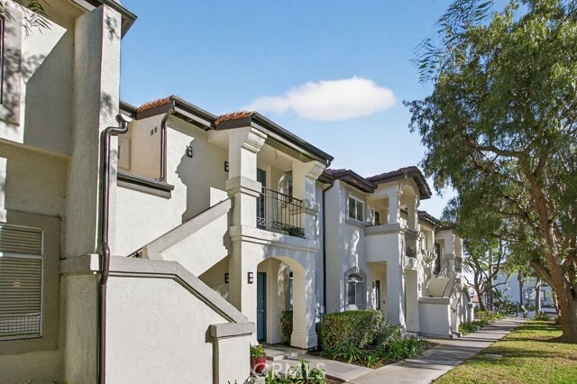 Building Photo - 30902 Club House Dr