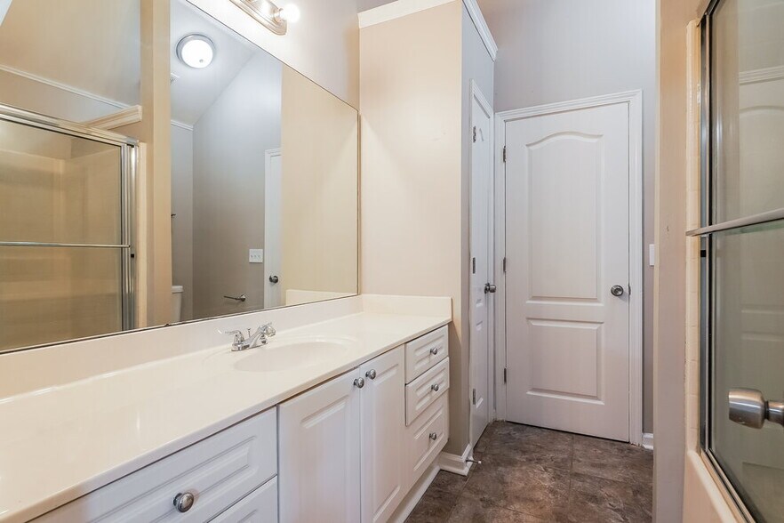 Building Photo - 1061 Village Trail