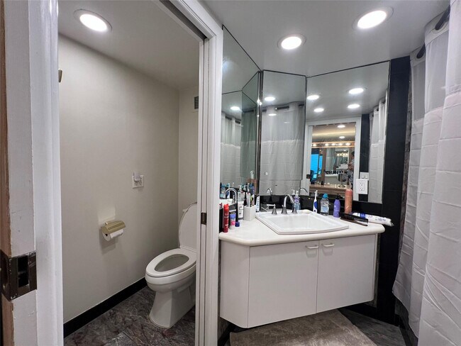 Building Photo - 4100 Galt Ocean Dr