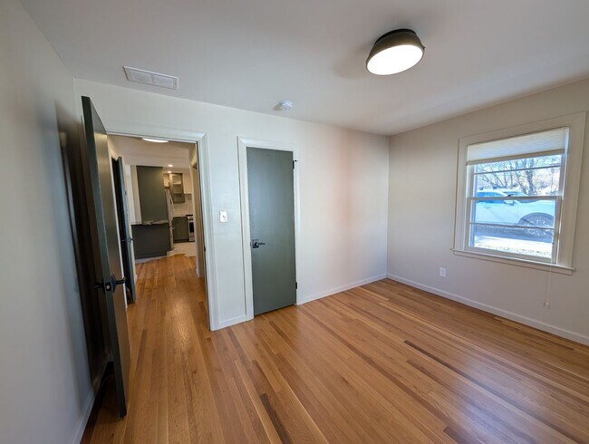 Building Photo - Great West Asheville Location!