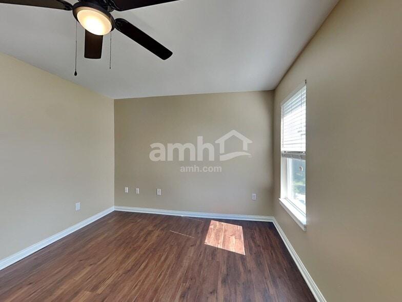 Building Photo - 1836 Clearbrook Dr