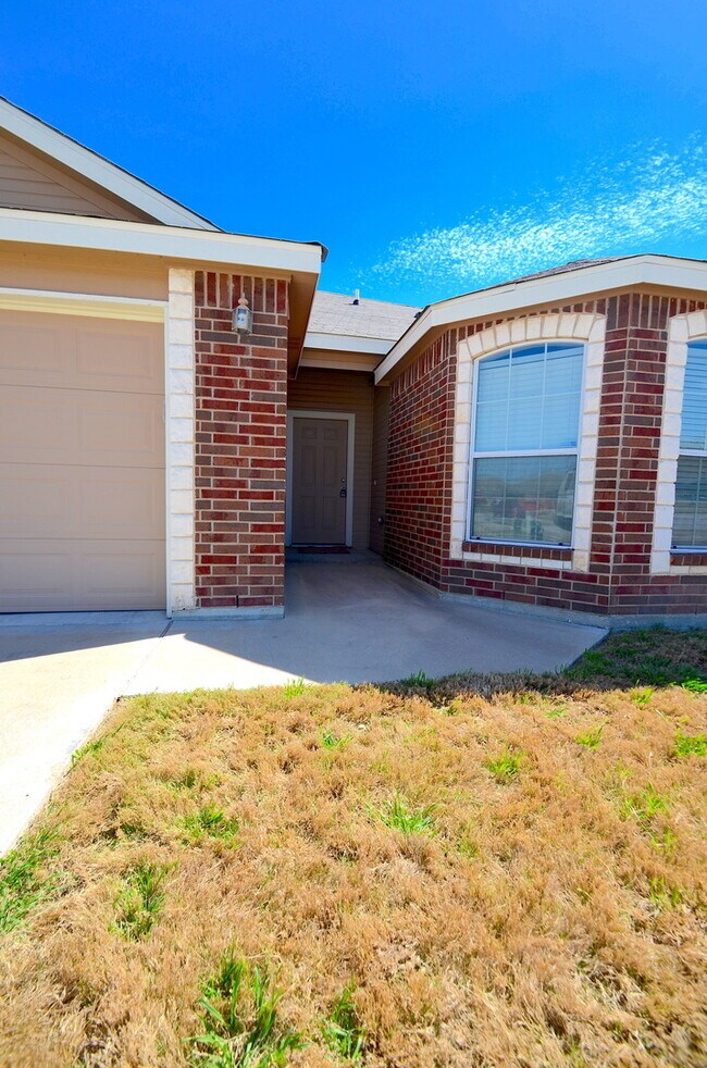 Building Photo - 2408 Ryan Dr
