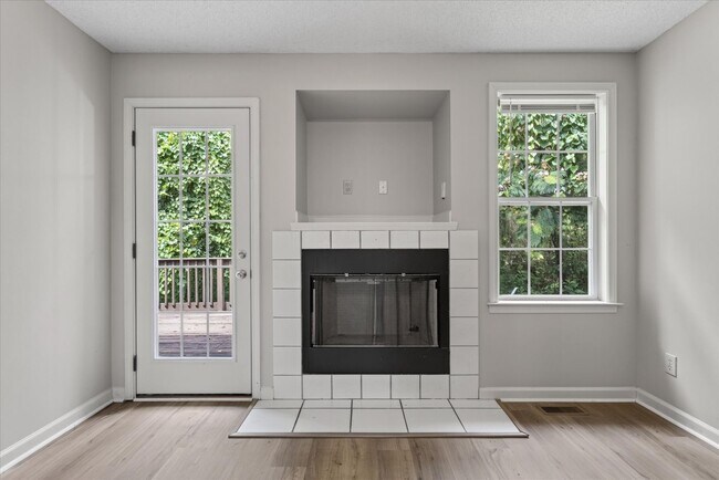 Building Photo - Three Bedroom in Sango!