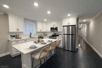 Building Photo - 515 Walnut St